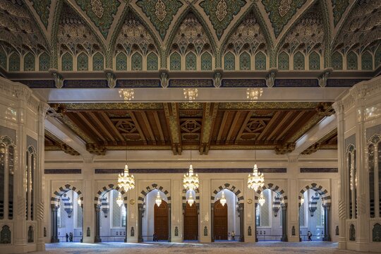 Sultan Qaboos Grand Mosque, prayer hall for men, Muscat, Oman