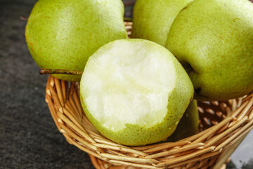 Fresh Green Pucheng Pears from Shaanxi, China - Crisp & Juicy