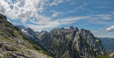 Panorama of an impressive mountain range with snow-covered peaks under a blue sky with clouds, Zugspitze, Waxensteinspitze, Höllental, Osterfelderkopf, Hammersbach, Kreuzeck, Garmisch-Partenkirchen, Wetterstein range, Bavaria, Germany