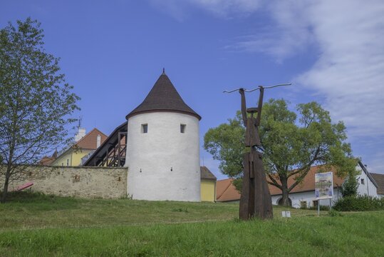 Tower of the fortified village and wooden sculpture, Žumberk u Nov&yacute;ch Hradů, South Bohemia, Czech Republic