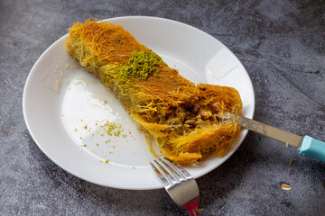 Burma kadayıf with pistachios and walnuts