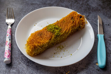 Burma kadayıf with pistachios and walnuts