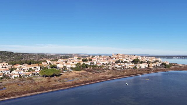 Le village de Bages (11100) dans l'Aude en Occitanie