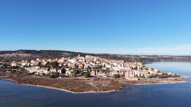 Le village de Bages (11100) dans l'Aude en Occitanie