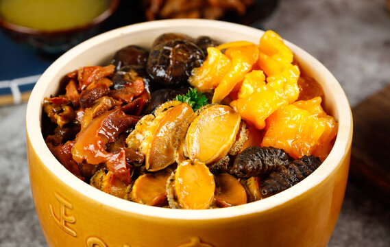 Buddha Jumps Over Wall Chinese Soup Abalone Sea Cucumber Fujian Cuisine Gold Bowl
