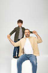 Obraz premium Joyful moments between father and son captured in a friendly studio setting