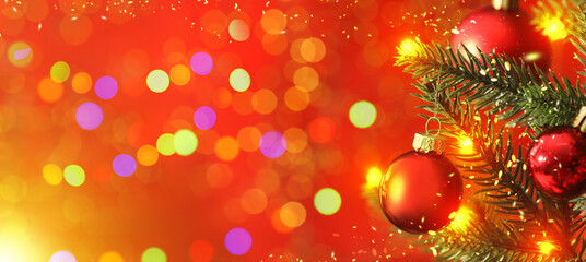 Obraz premium Christmas greeting card. Fir tree with festive balls and bokeh lights on red background, banner design