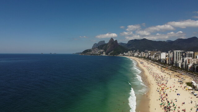Praia de Ipanema / Morro Dois Irm&atilde;os