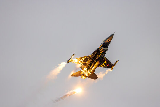 Turkish Stars F-16 fighter jet releasing flares during an aerial display.