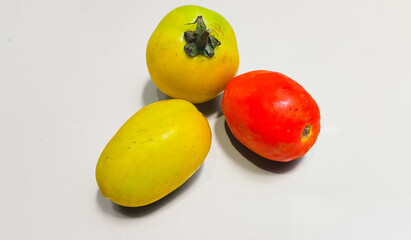 apples and oranges and tomato