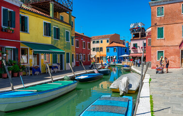 Obraz premium Street with colorful buildings in Burano island, Venice, Italy. Architecture and landmarks of Venice, Venice postcard