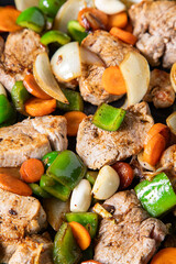 Close Up von gebratenem Schweinefilet mit Gemüse