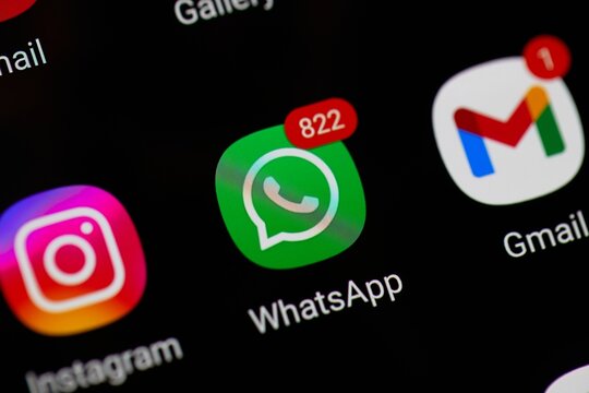 Unread message notifications on Whatsapp text messaging, hundreds