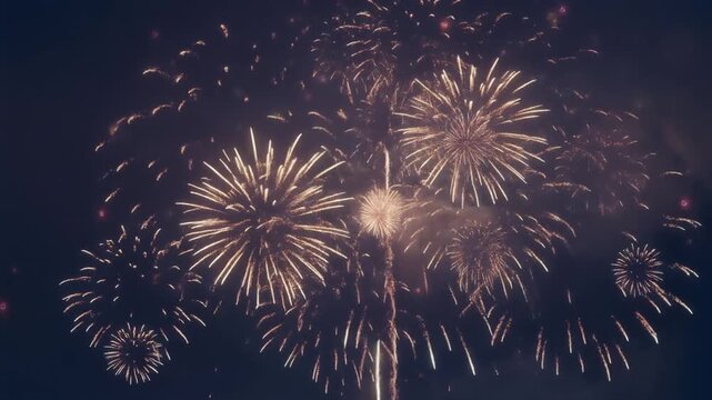 夏祭りやカウントダウンイベントを彩る鮮やかな花火