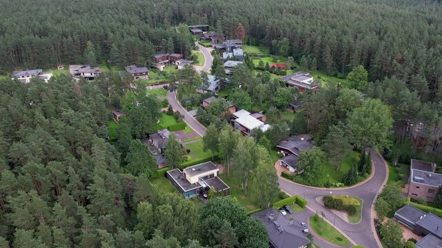 An orbital drone pass reveals premium forest-edge homes in Lauru kvartalas, highlighting elegant architecture, private plots, and the secluded feel of this upscale residential district.