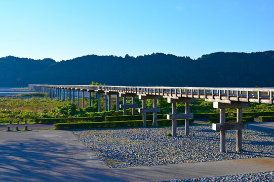 蓬莱橋　木造橋　橋　ほうらいばし　世界一　世界一長い木造歩道橋　ギネスブック認定　大井川　静岡県　島田市　全長897.4m　木造歩道橋