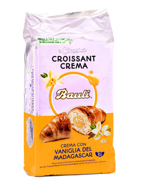 Bauli Croissant Crema with Madagascar vanilla filling, shown in vibrant packaging that highlights the soft pastry texture, creamy center, and classic Italian breakfast tradition.
