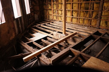 木造建築の解体現場