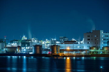 Illuminated Petrochemical Plant at Night in Otake, Japan | 大竹市の工場夜景・石油化学プラント