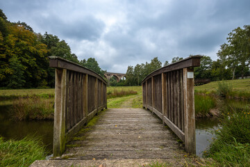Blick auf altes Bahnviadukt in Bad Endbach.