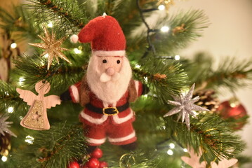 P&egrave;re-No&euml;l&nbsp;dans&nbsp;le&nbsp;sapin