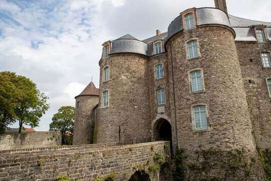 Ch&acirc;teau comtal et ses rempart de Boulogne-sur-Mer. Situ&eacute; dans l'enceinte des remparts de la vieille ville de Boulogne-sur-Mer. Paysage urbain, d&eacute;partement du Pas-de-Calais en r&eacute;gion Hauts-de-France.