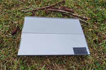 A portable foldable metal table for outdoor activities such as expeditions, mountain climbing, and camping.