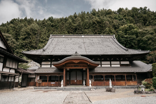 traditional japan temple