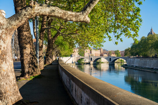 Lungotevere (Italian for Tiber Waterfront) alley or boulevard running along the river Tiber within the city of Rome