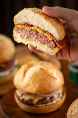 pao bola , pao frances , hamburguer , burguer , hamburgueria , tomate , alface , no posnto, delicioso , crocante , pao crocante , queijoderretendo,