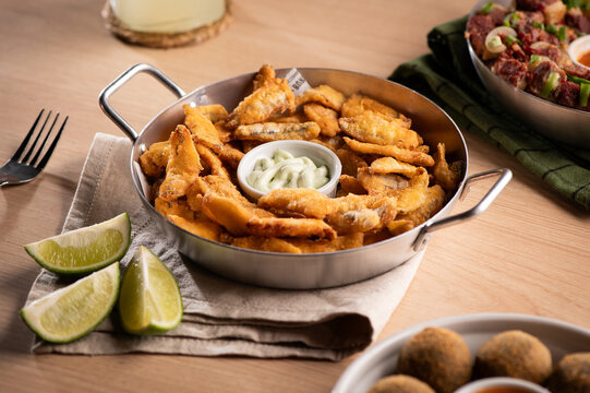 foodporn, comida de buteco, frango,picanha,torresmo,limao,delicioso,queijode bufala,fritura,drinks coloridos,sodas iatlianas,ceviche,miniburguers,batata fritas,peixe,lambari,pernas de ra,bolinho de fe