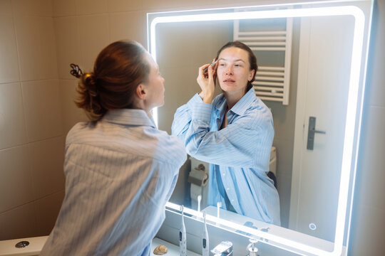 Female Asian makeup artist creating beauty guidance video - Powered by Adobe