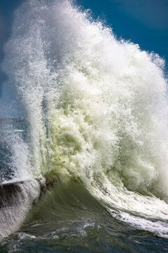 Vague digue Ploemeur Bretagne