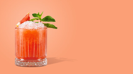 Strawberry lemonade cocktail with ice mint