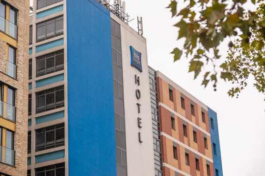 LONDON - Ibis Budget Hotel, Whitechapel &ndash; Blue and grey budget hotel tower on Whitechapel Road