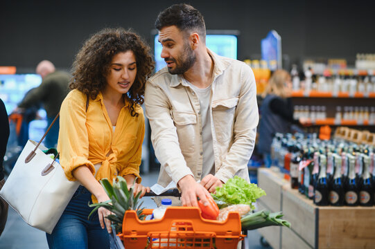 Couple shopping for groceries in supermarket aisle - Powered by Adobe