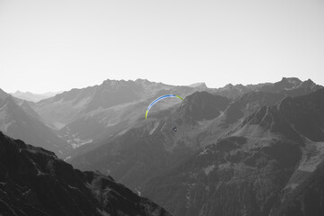 paragliding adventure in mountain landscape © Eddiesphoto