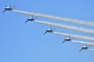 ブルーインパルスのアクロバット飛行
