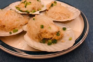 Steamed scallops with garlic and vermicelli - Chinese cuisine