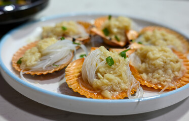 Steamed scallops with garlic and vermicelli - Chinese cuisine