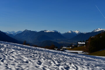Sch&ouml;ne Landschaft bei M&ouml;sern incTirol mit Blick ins Inntal