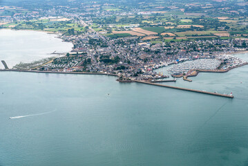 vue a&eacute;rienne de Saint-Vaast-la-Hougue en Normandie en France