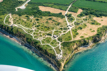 vue a&eacute;rienne de la Pointe du Hoc en Normandie en France