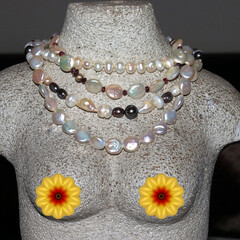 B&uuml;ste mit Schmuckst&uuml;cken mit KI erstellt+bearbeitet