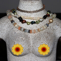 B&uuml;ste mit Schmuckst&uuml;cken mit KI erstellt+bearbeitet