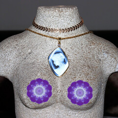 B&uuml;ste mit Schmuckst&uuml;cken mit KI erstellt+bearbeitet