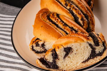 poppy seed roll braided poppy seed brioche sweet pastry dessert poppy seed roll tasty snack fresh gourmet food table setting rustic food top view copy space