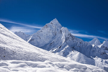 Naklejka premium Himalaya mountains in sunny day after snowfall. Snowy Mt. Ama Dablam, view from the way to Thokla (Dughla) pass.