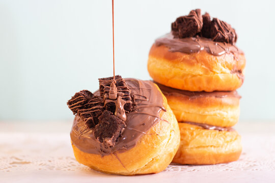 Donas de chocolate con topping de brownie