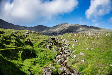 weglose Wanderung auf den Villingardalsfjall, dem dritth&ouml;chsten Berg auf den F&auml;r&ouml;er-Inseln im Nordatlantik
